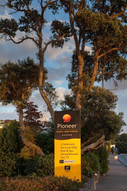 Aparthotel Pioneer Waterfront